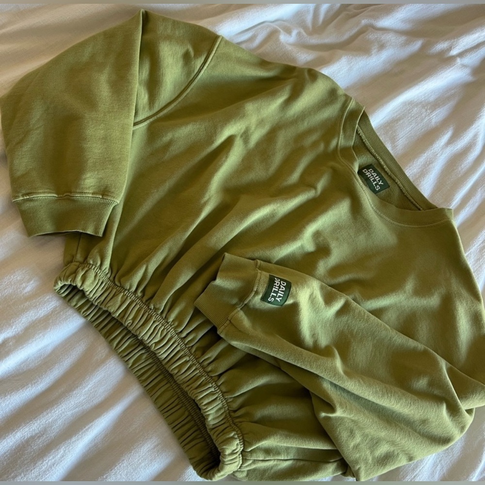 Daily Drills Olive Green Cropped Sweatshirt